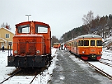 SMok har anlänt på Bengtsfors Station... Man förbereder omrangering av motorvagnarna då ett av fordonens ATC lagt av.