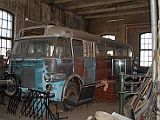 En buss under renovering, som dock är i utmärkt tekniskt skick.